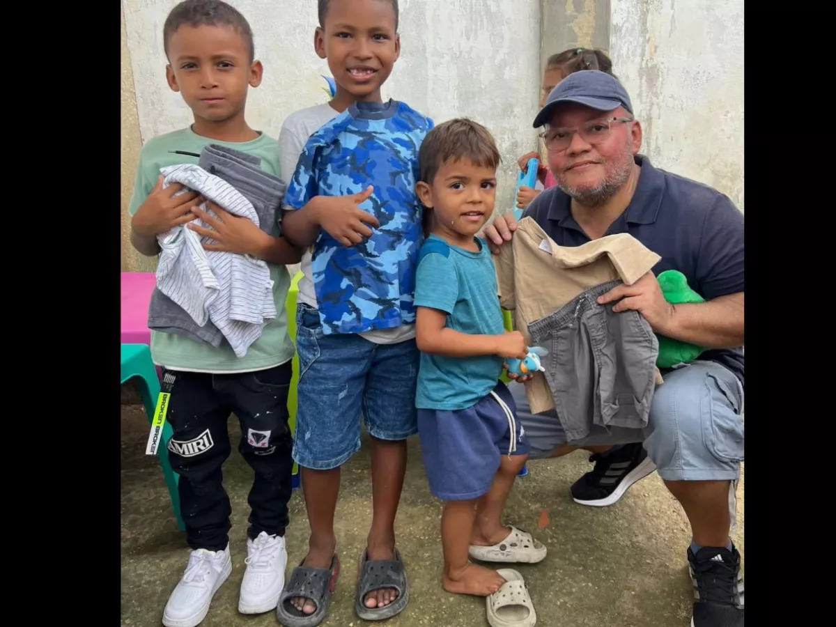 Momento de adoración y música en comunidad